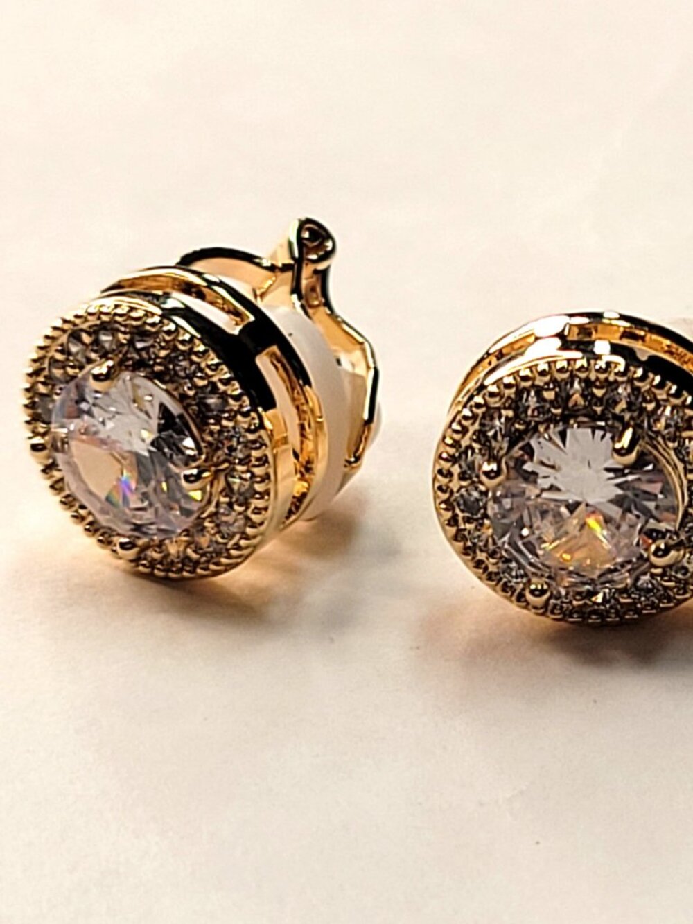 Womens Crystal Clip On Earrings Elegant Glitter Mini Earrings NEW - Picture 6 of 13